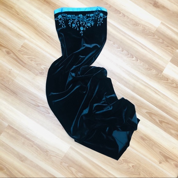 Beautiful Small/X small strapless velvet dress - Picture 3 of 4
